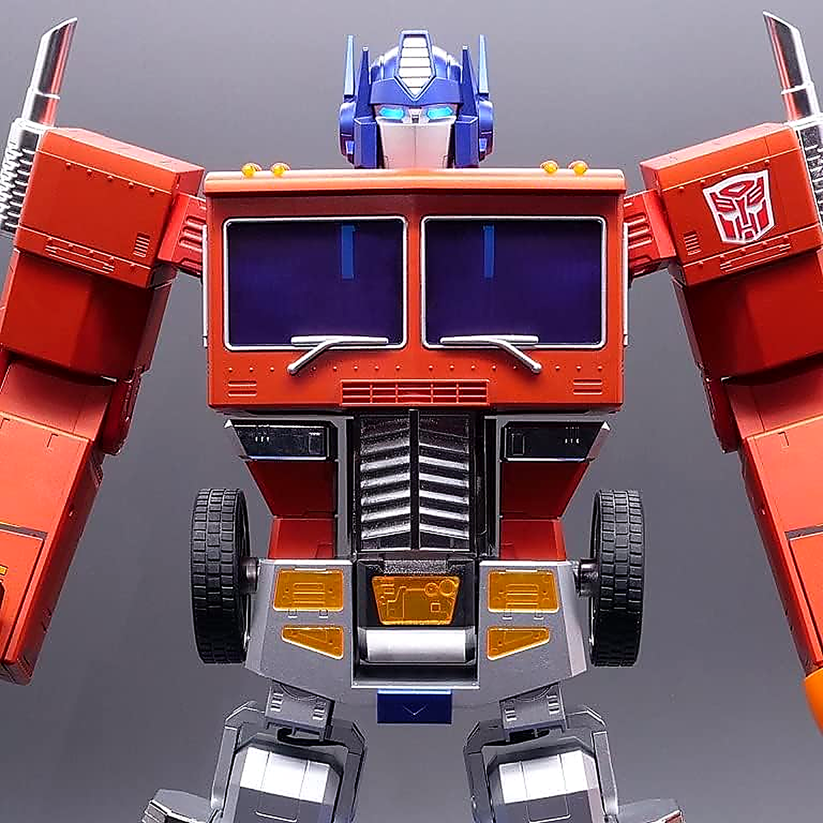 Transformers Interactive Auto-Converting Robot Optimus Prime 48cm Robosen