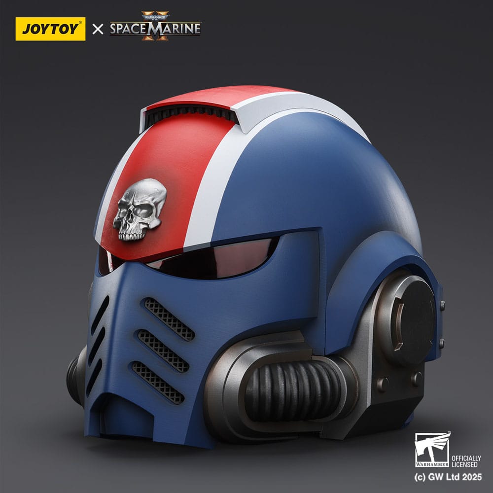 Warhammer 40,000: Space Marine 2 Replica Ultramarines Lieutenant Titus helmet 30 cm