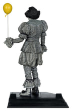 It Welcome to Derry Movie Maniacs Figure Pennywise (Black &amp; White) 16 cm