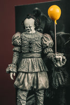 It Welcome to Derry Movie Maniacs Figure Pennywise (Black &amp; White) 16 cm