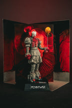 It Welcome to Derry Movie Maniacs Figure Pennywise (Bloody) 16 cm