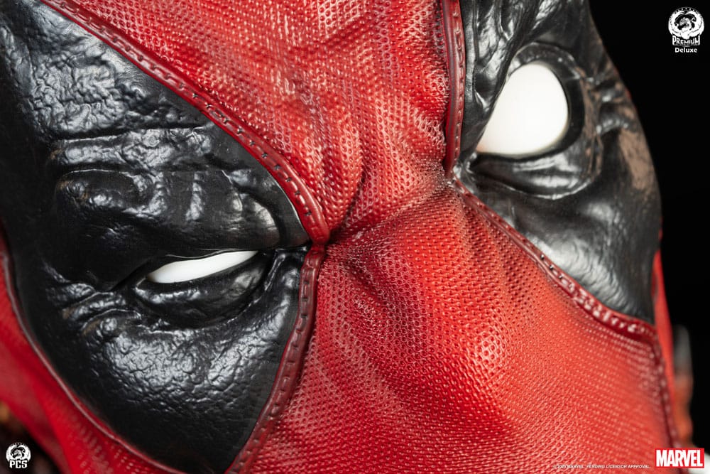 Marvel Fine Art Bust Deadpool Deluxe Edition 42 cm